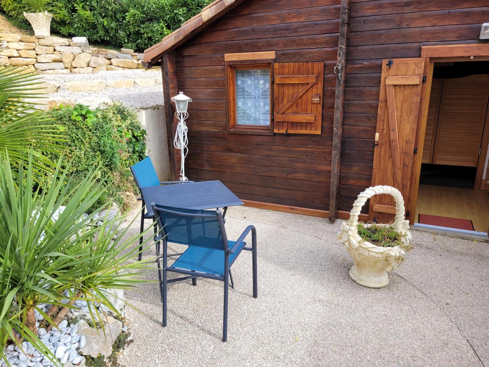 Au Petit Chalet Gigouzac 外观 照片